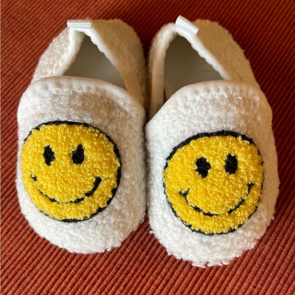 New Smiley Face Slippers size 22-23 or 6/7 US